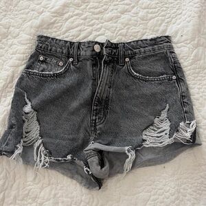 Zara vintage High-Waist Distressed Denim Shorts - size 26